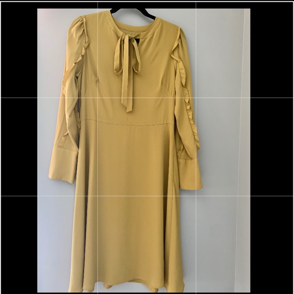 A yellow dress